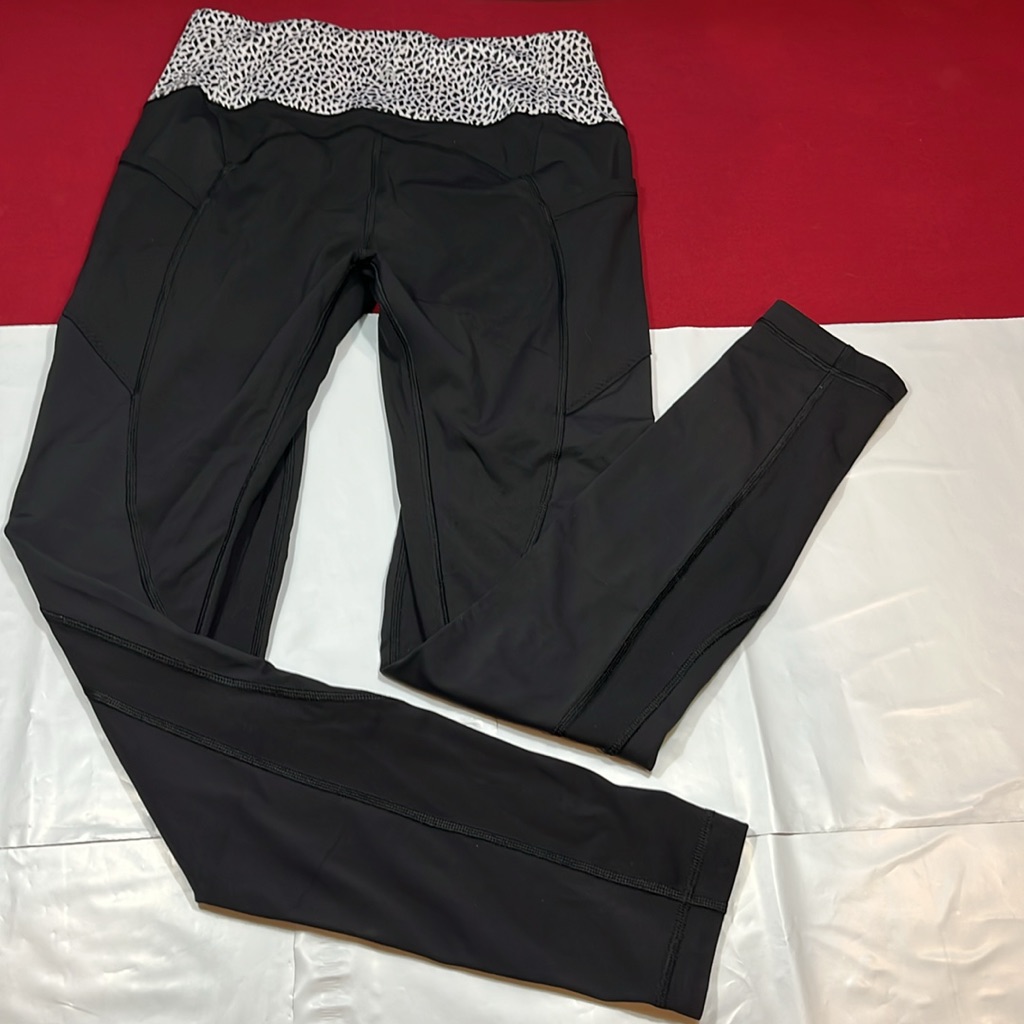 Lululemon Black White Geometric Shapes Waist Band Black Leggings Nylon Lycra 8